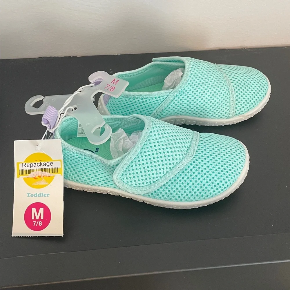 Toddler water shoes